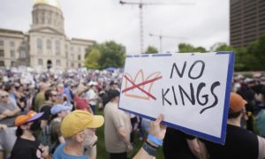 Hàng triệu người Mỹ biểu tình phản đối Trump trong ngày sinh nhật ông