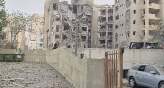 Iran phóng loạt tên lửa sau thông báo ngừng bắn của ông Trump