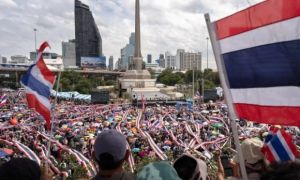 Hàng nghìn người Thái Lan biểu tình yêu cầu Thủ tướng từ chức