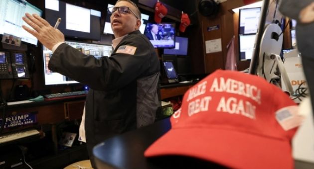 Chứng khoán Mỹ tăng điểm sau khi ông Trump thông báo đạt thỏa thuận thương mại...