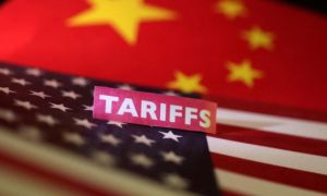 Đánh thuế bất kể bạn thù, Trump khiến Trung Quốc hưởng lợi