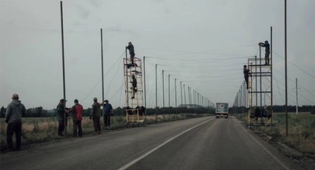 Ukraine chăng lưới bảo vệ các tuyến đường tới Donetsk