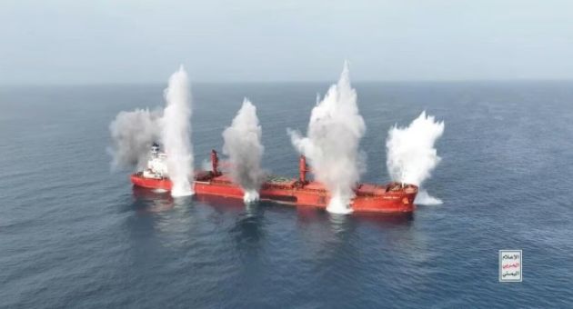 Houthi công bố video tấn công tàu hàng trên Biển Đỏ, 4 thủy thủ thiệt mạng