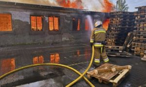 Nga tấn công ồ ạt Ukraina bằng drone và tên lửa: Hàng trăm thương vong,...