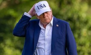 Trump hoãn thuế quan khi các nước chơi đòn cứng rắn