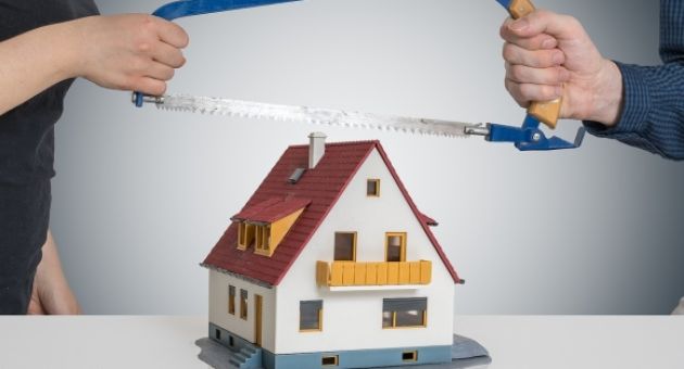 Anh trai tự ý sang tên sổ đỏ sau khi cha mẹ mất, tôi đòi được không?