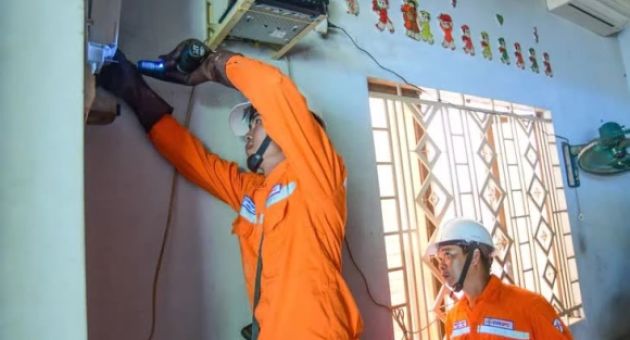 EVN lỗ lũy kế 44.792 tỉ đồng, Bộ Công Thương đề xuất tính khoản lỗ vào giá bán...
