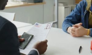 Mỹ mạnh tay hủy hơn 6.000 thị thực du học sinh