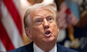 Trump tìm cách hợp pháp hóa việc áp thuế qua Tòa án Tối cao vì lợi ích quốc gia