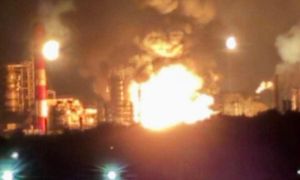 Ukraine tấn công nhà máy lọc dầu lớn nhất của Nga, kho dầu ở Luhansk bị tập kích