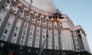 Nga tập kích lớn kỷ lục vào Ukraine, lần đầu đánh trúng nhà chính phủ