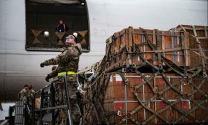 Chính quyền Trump phê duyệt gói viện trợ vũ khí đầu tiên cho Ukraine