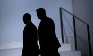 Trước đà sụp đổ kinh tế Nga, Trump dọn đường quay xe