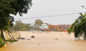 Hoàn lưu bão Bualoi gây mưa lớn, lũ trên sông Thanh Hóa đến Quảng Trị đang lên